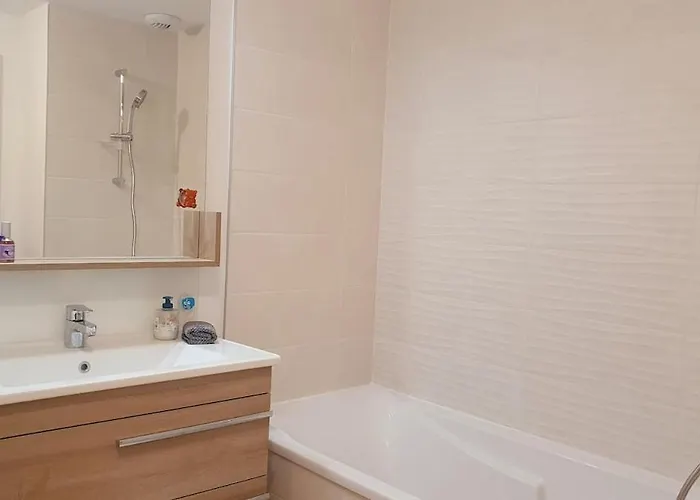 Lune De Miel 3 Centre-ville Double Parking Clim Wifi - Rossiconciergerie - Linge Inclus Apartman Lunel